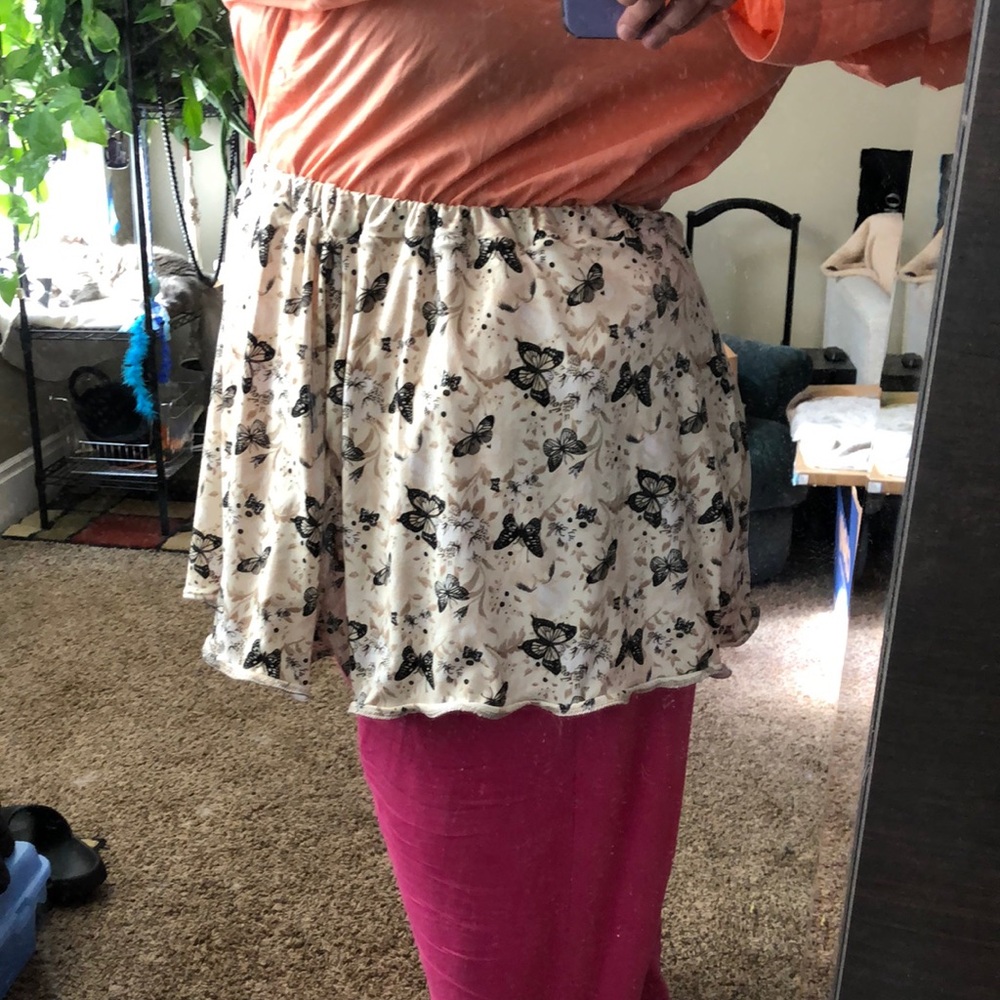 Butterfly Skirt with Elastic waistband and lettuce leaf trim edges serge hemmed - Picture 3 of 7